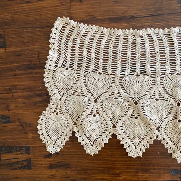 Collectible Beautiful Handmade Crocheted Doily Cream 19” X 9” Scalloped Edge - Picture 11 of 11